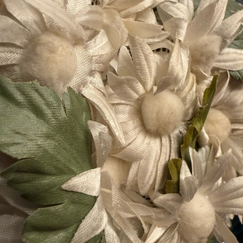 Vintage Floral Pillbox Hat Daisy Covered Statement Hat Cottagecore Indie Bridal - Picture 3 of 7